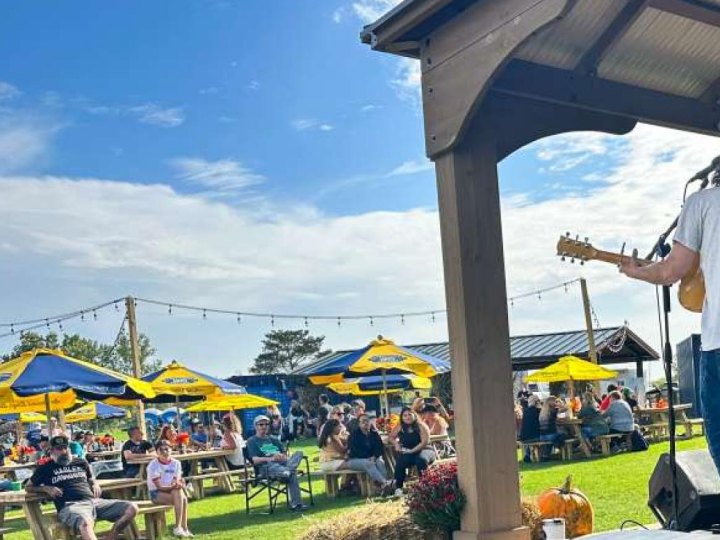 Magic and balloon sculptures at Lake Andrea Beer Garden in Pleasant Prairie, WI 53158